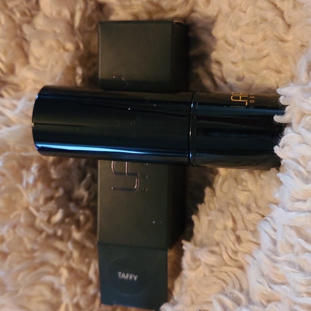 BRAND NEW LARITZY CREAM LIPTSTICK IN TAFFY